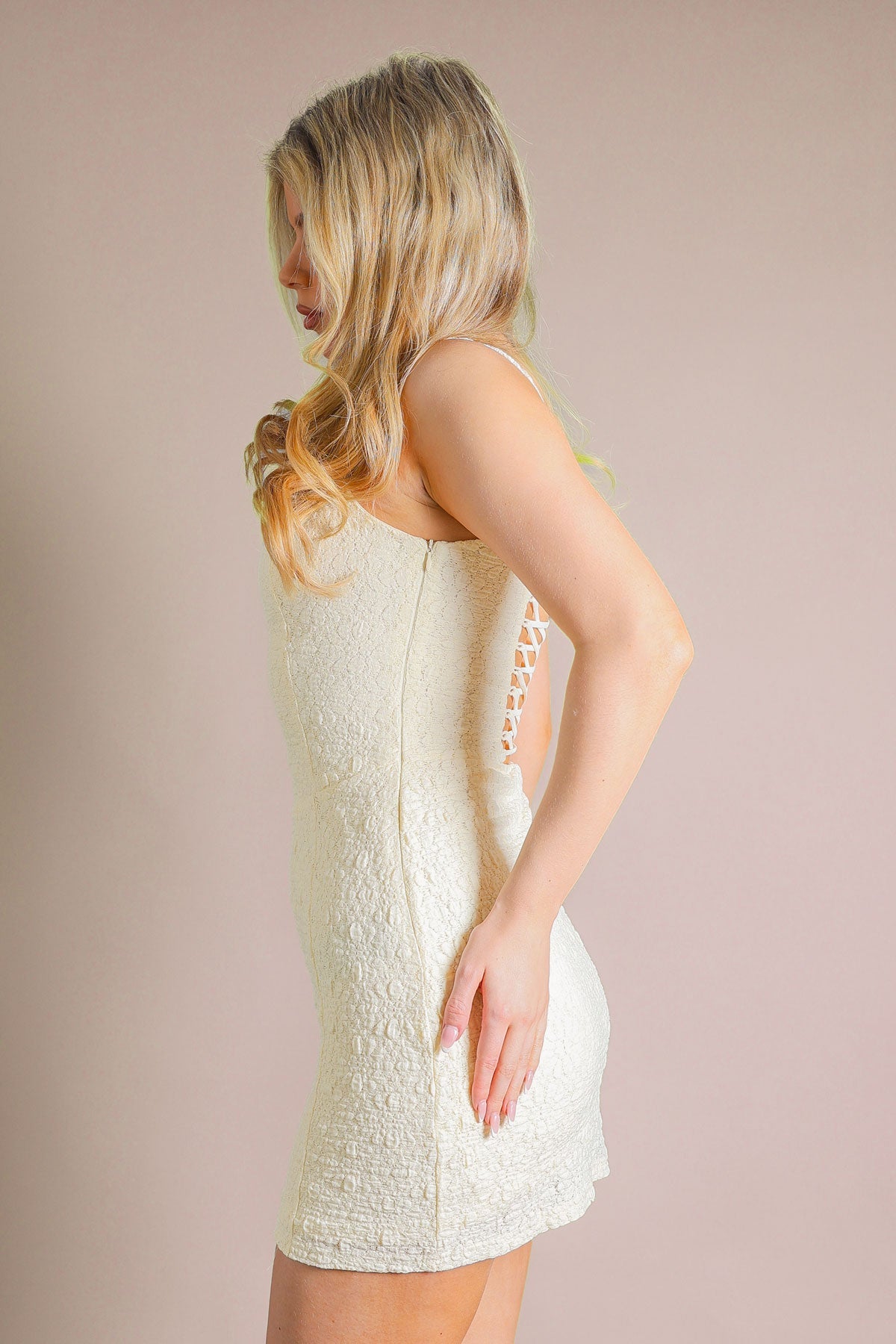 Minikleid Blumenstruktur Corsage Creme