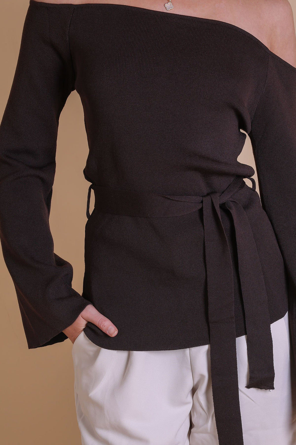 Stricktop Off-Shoulder Glockenärmel Braun